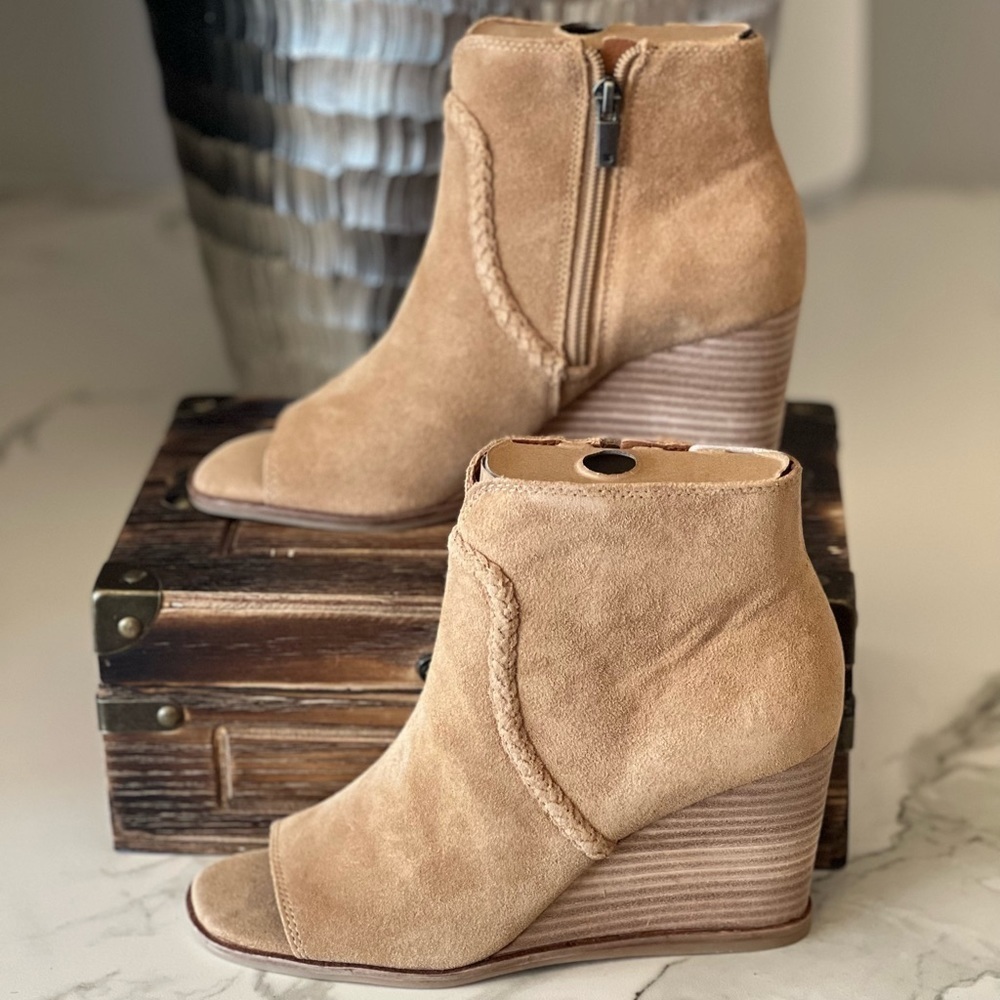 Lucky Brand Lureli Wedge Booties in Tan - Picture 4 of 9